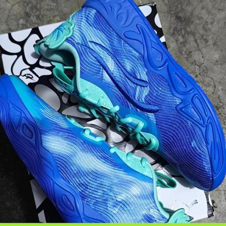 Zapatilla Puma MB.04 LaMelo Ball Team Blue - Ángulo Lateral y Perfil SNEAKERGEKO